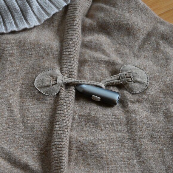 EUC Raffi 100% Cashmere Turtleneck Poncho Sweater Cape O/S - Picture 4 of 9